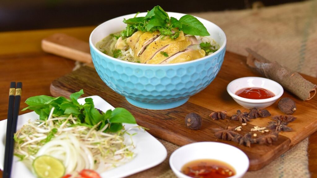 pho-ga-6729005_1280_cropped