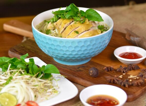 pho-ga-6729005_1280_cropped